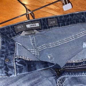 Men’s buckle jeans